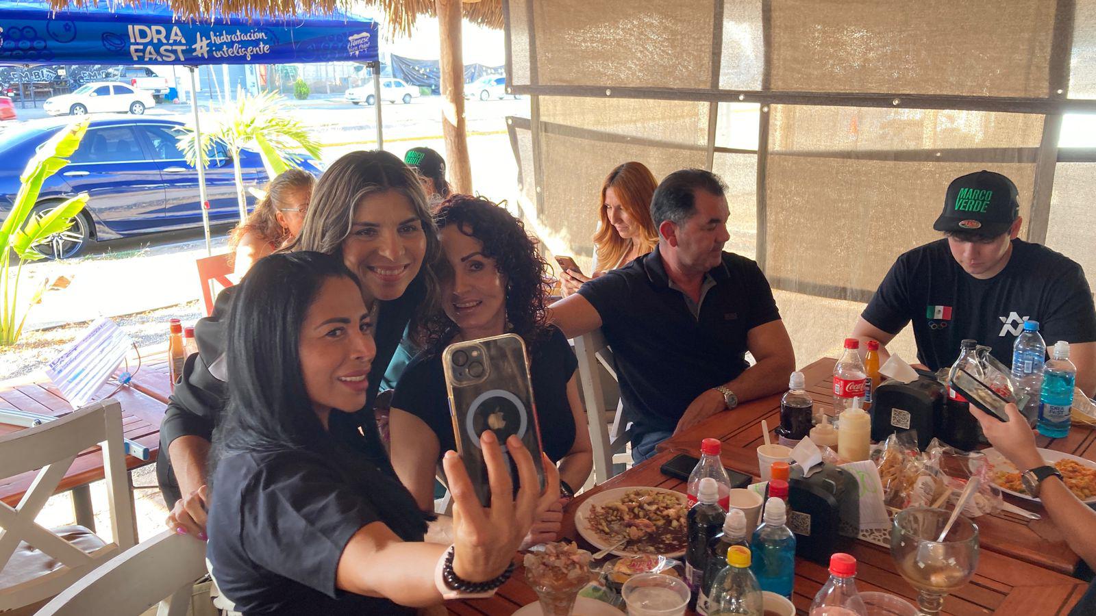 $!Estoy contenta por mi hijo, aunque no lo vi pelear: Mamá de Marco Verde