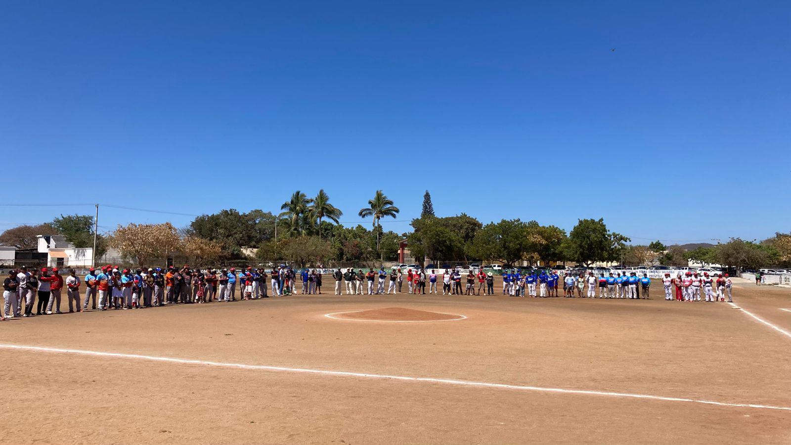 $!Homenajean a Carlos Zamora y Belizario Gutiérrez en Club Polluelos