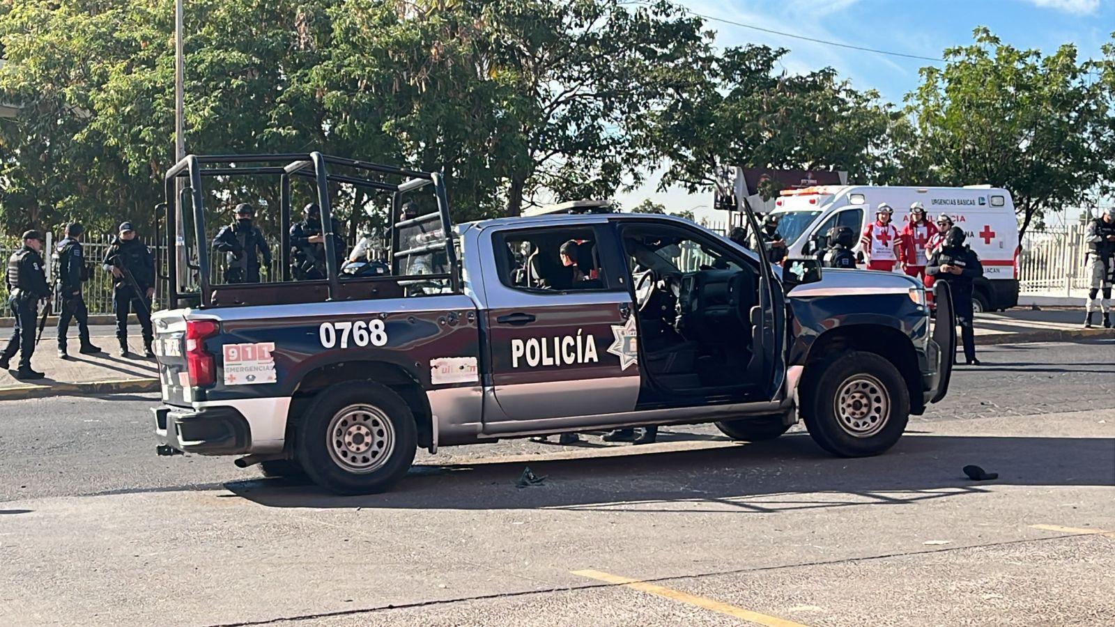 $!Asesinan a balazos a dos elementos de la Policía Municipal en el Parque 87, en Culiacán