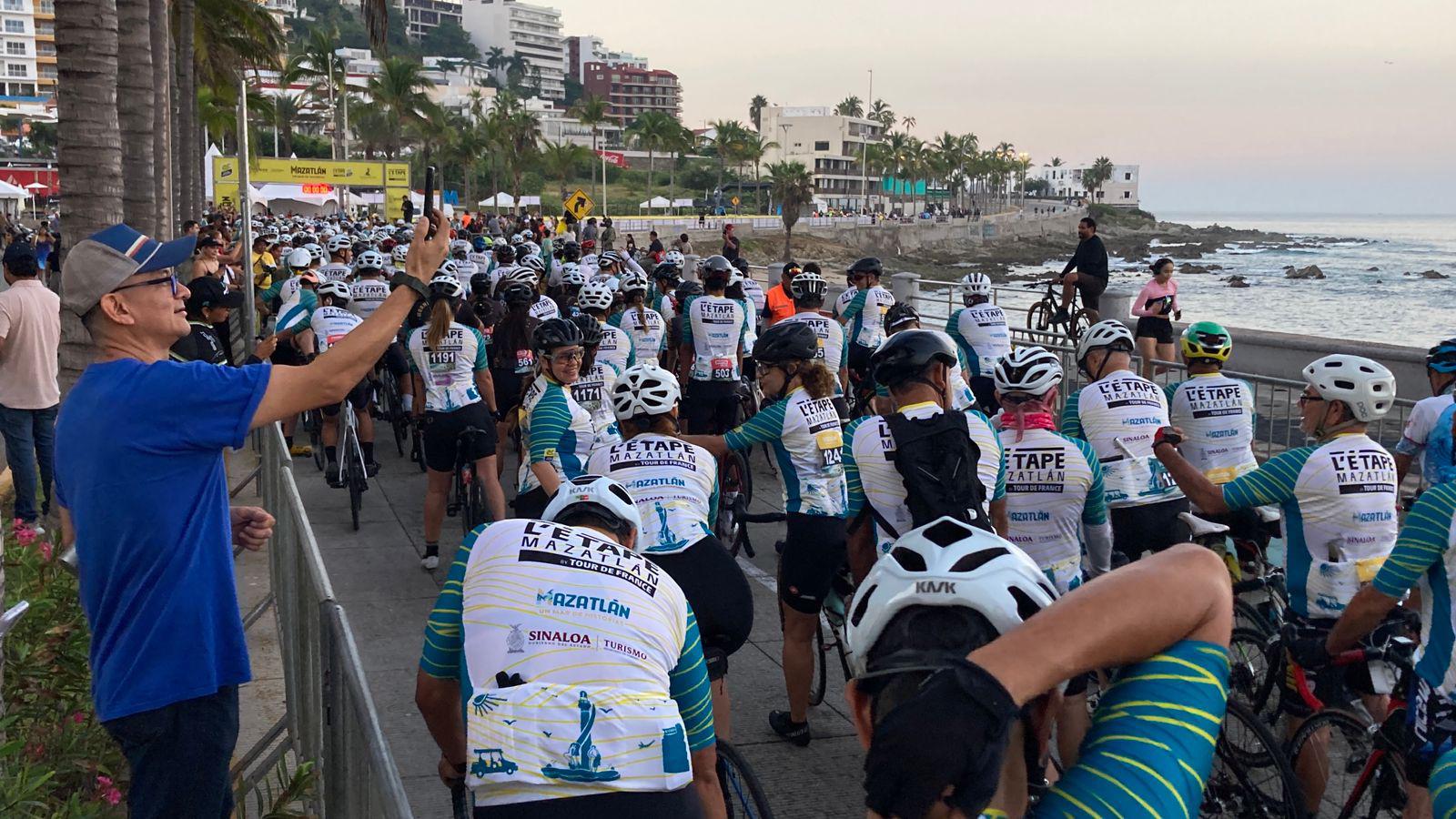 $!Autoridades y leyendas del ciclismo dan banderazo al L’Etape Mazatlán By Tour de France