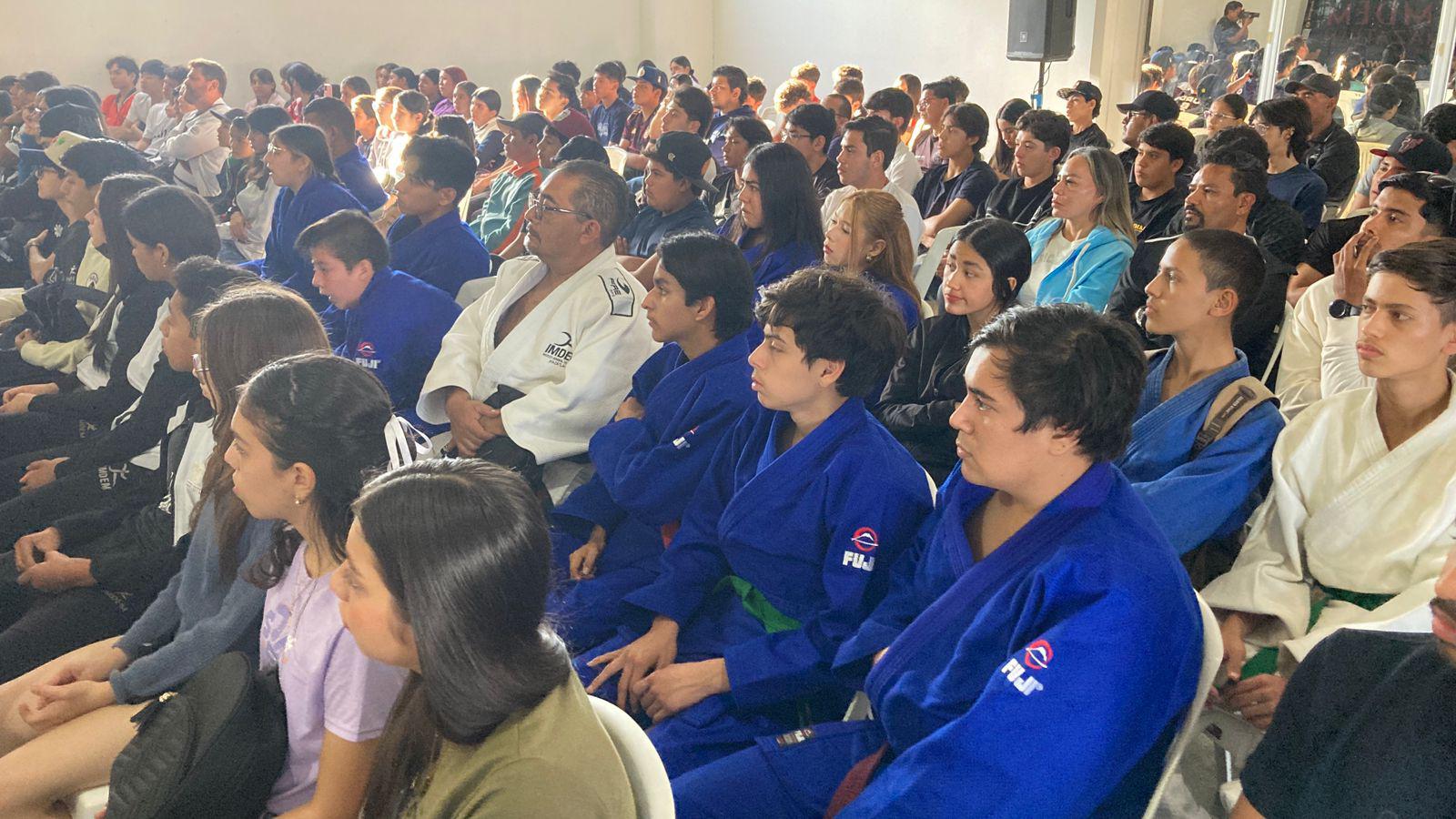 $!Marco Verde inspira con constancia y disciplina en conferencia magistral en Mazatlán