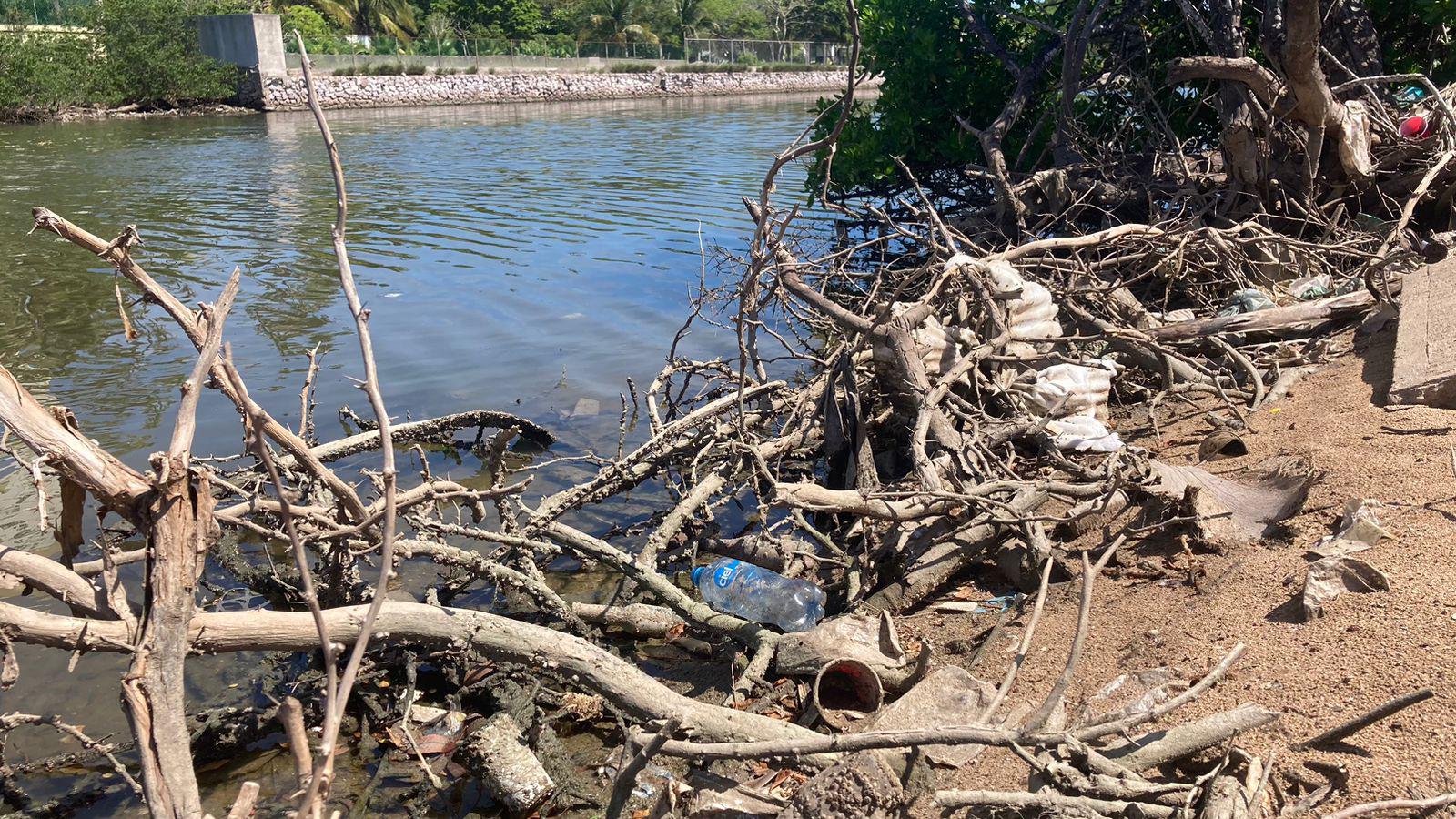 $!Recibe zona de Cerritos, en Mazatlán, descargas de aguas residuales