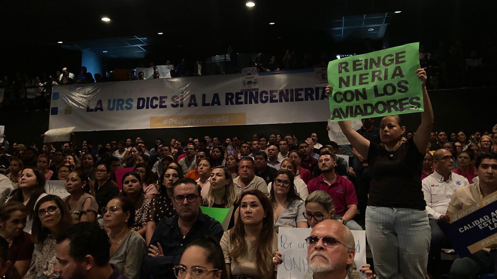 $!Entre protestas y elogios presenta Jesús Madueña en Mazatlán propuesta de reingeniería financiera en la UAS