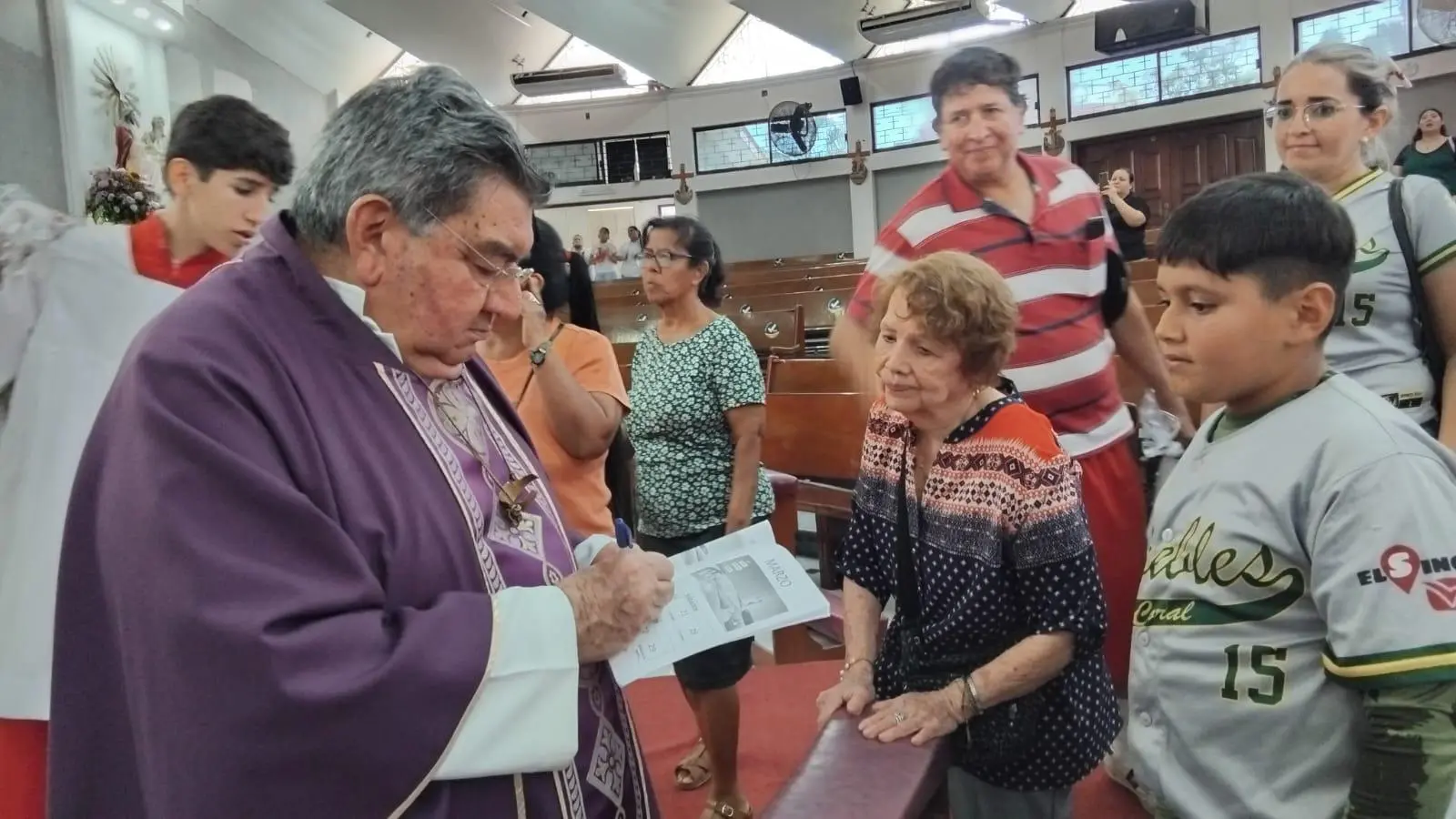 $!Padre Manuel Carrasco celebra 50 años de sacerdocio: ‘Feliz y satisfecho por haber logrado ser un instrumento de Dios ante los hombres’