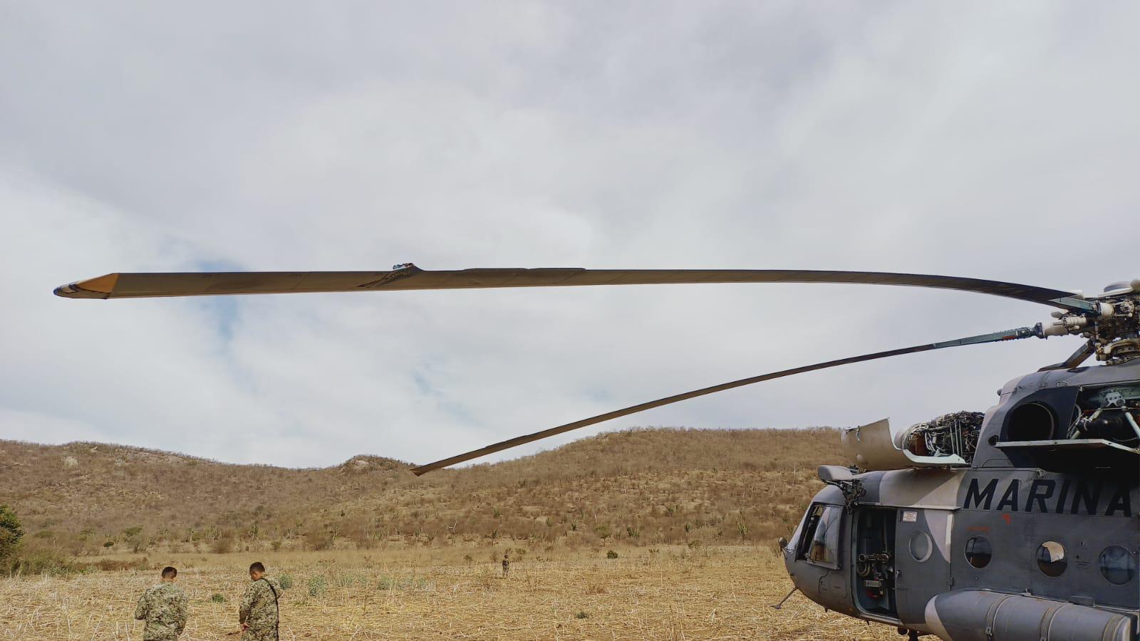 $!Helicóptero de la Marina realiza aterrizaje de emergencia al sur de Culiacán tras tocar cables de la luz