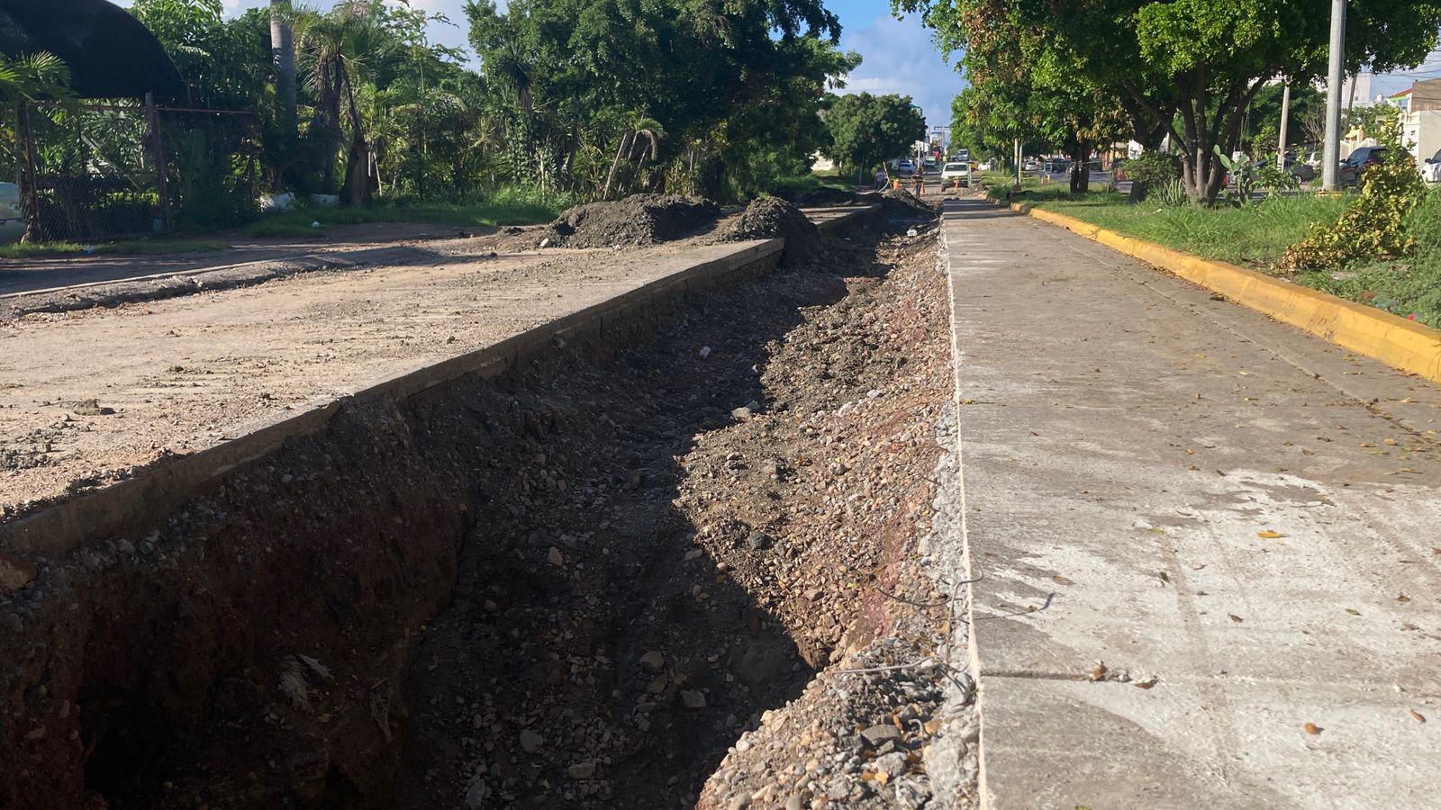 $!Vecinos de Jabalíes denuncian caos vial por cierre parcial en Avenida Santa Rosa por obras de Jumapam