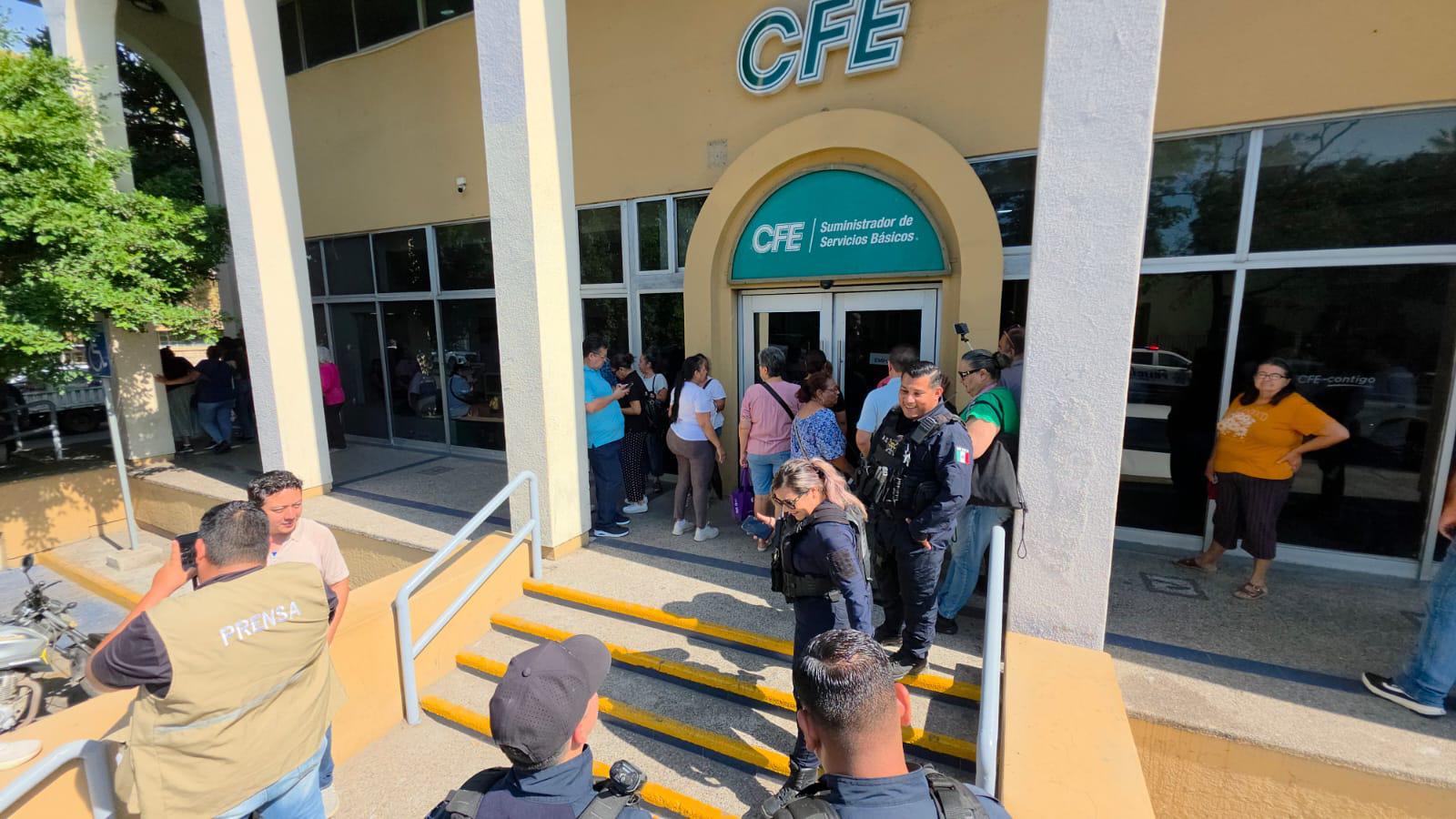 $!Protestan por altos cobros en la CFE Mazatlán
