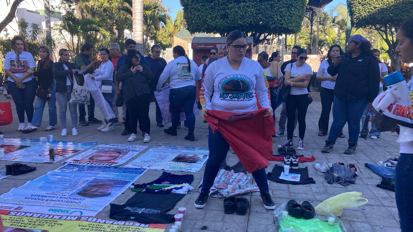 $!Se suman en Mazatlán al ‘Luto Nacional’ por hallazgo de crematorios clandestinos en Teuchitlán, Jalisco