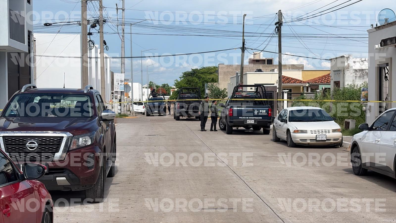 $!Balean a conductor de auto en el fraccionamiento Torremolinos de Mazatlán
