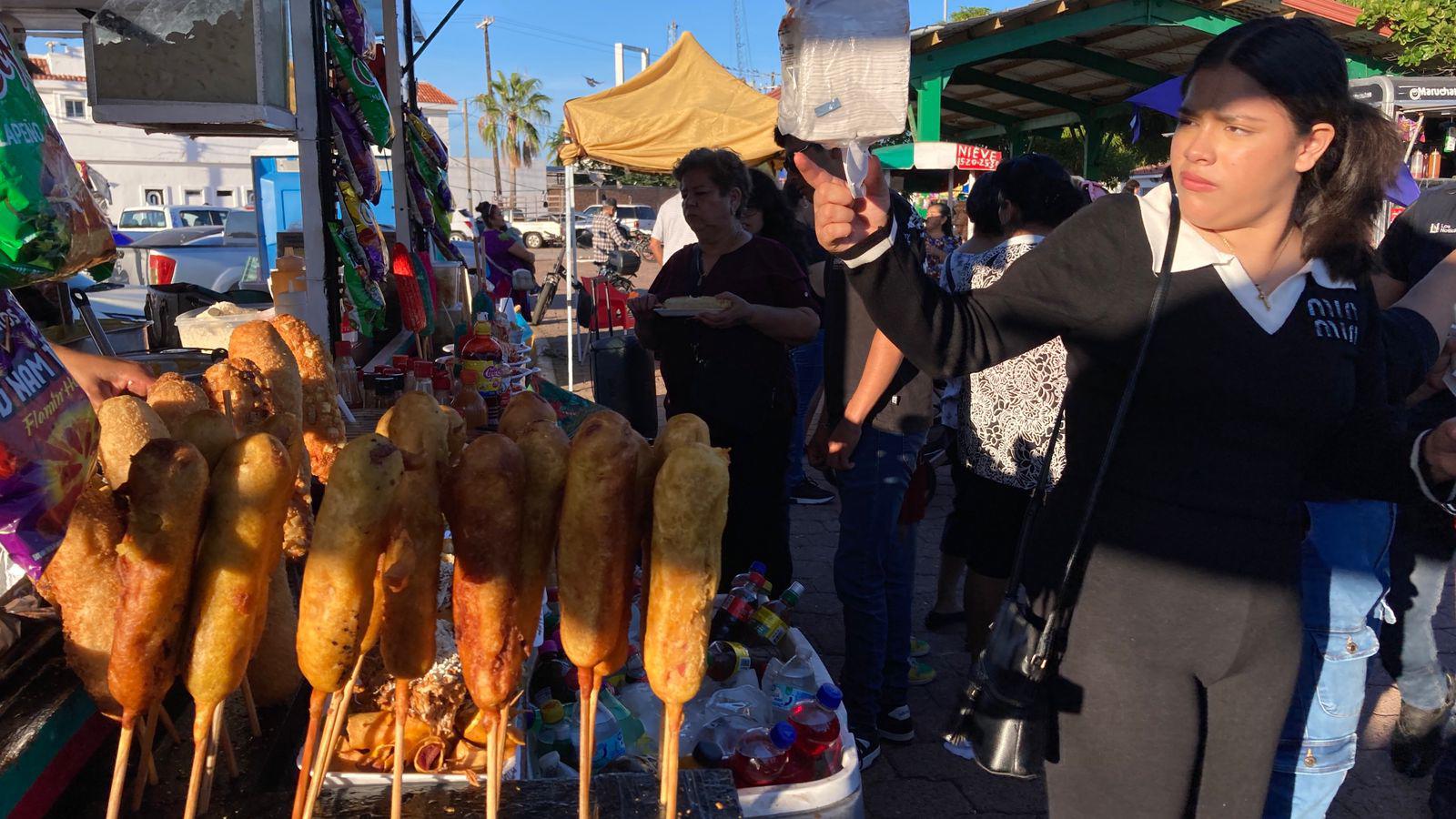 $!Comida, armonía y devoción dan vida a la tradicional verbena del 12 de diciembre, en Mazatlán