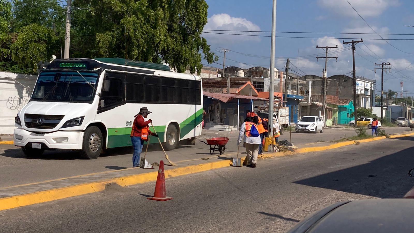 $!Mazatlán alista panteones para recibir a miles por Día de Muertos