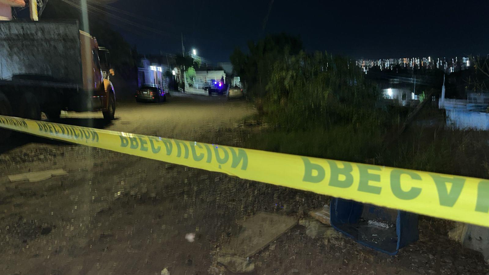 $!Matan a balazos a un hombre mientras viajaba en su vehículo en la colonia Adolfo López Mateos, en Culiacán