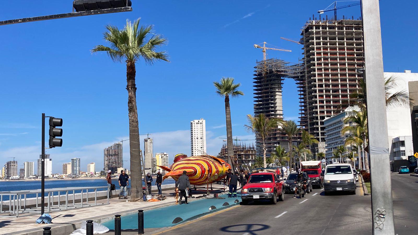 $!Con su llegada al malecón, los monigotes ‘anuncian’ que el Carnaval está cerca