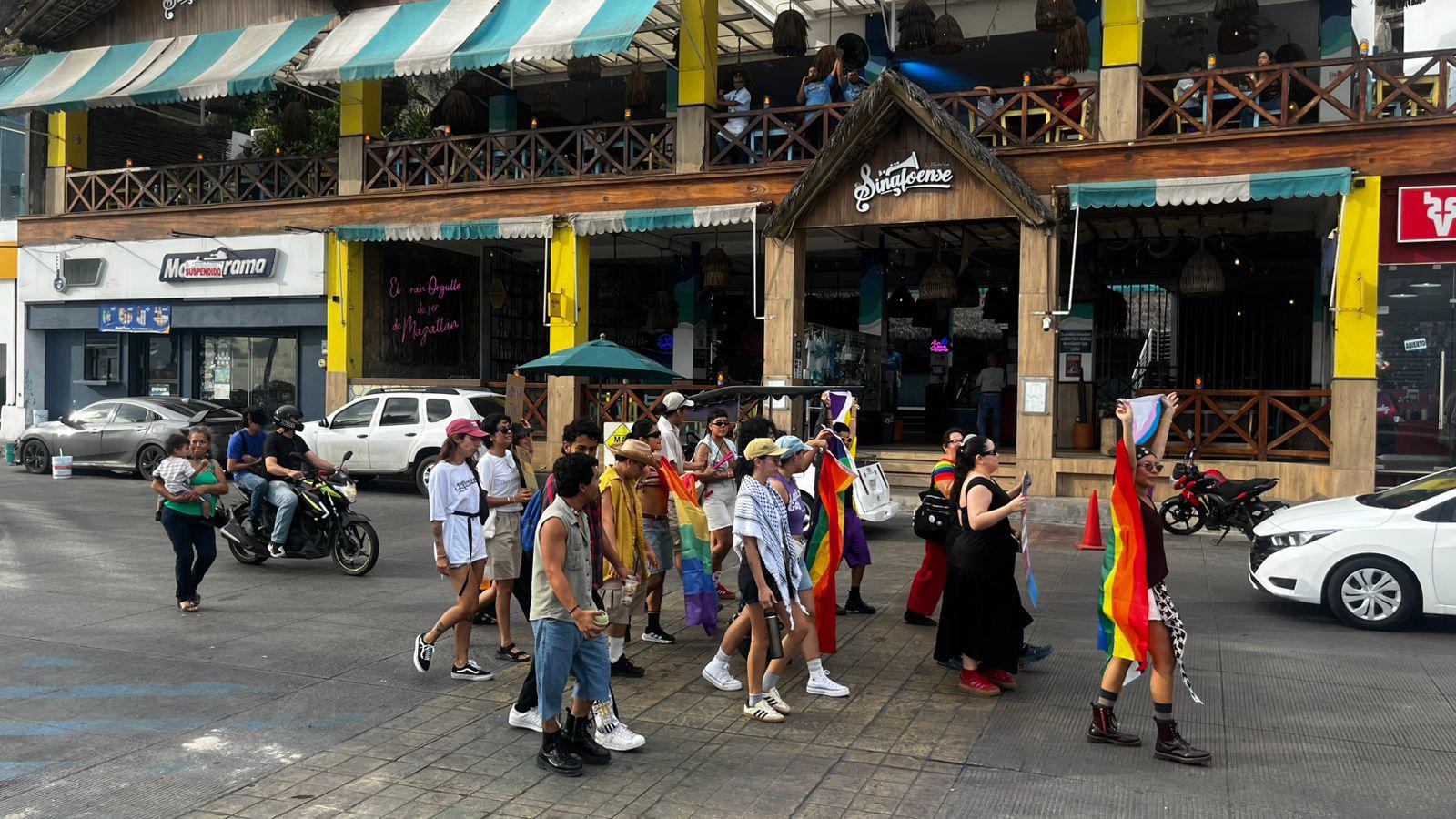 $!Con ‘Contramarcha de la Rabia’, distintos colectivos protestan contra la despolitización y comercialización del Pride en Mazatlán