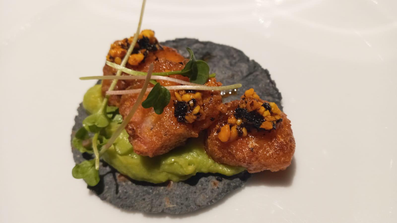 $!Chicharrones de pulpo enchilado con guacamole y tortillas recién hechas.