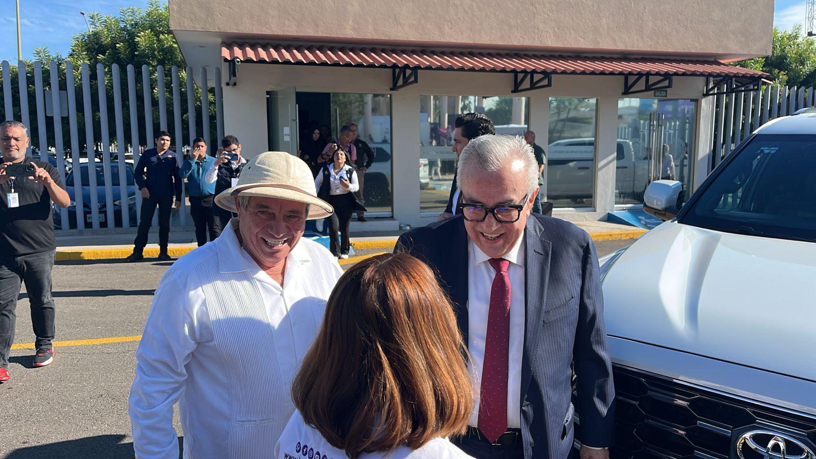 $!Llega Rubén Rocha Moya al Palacio Legislativo para presentar su Informe