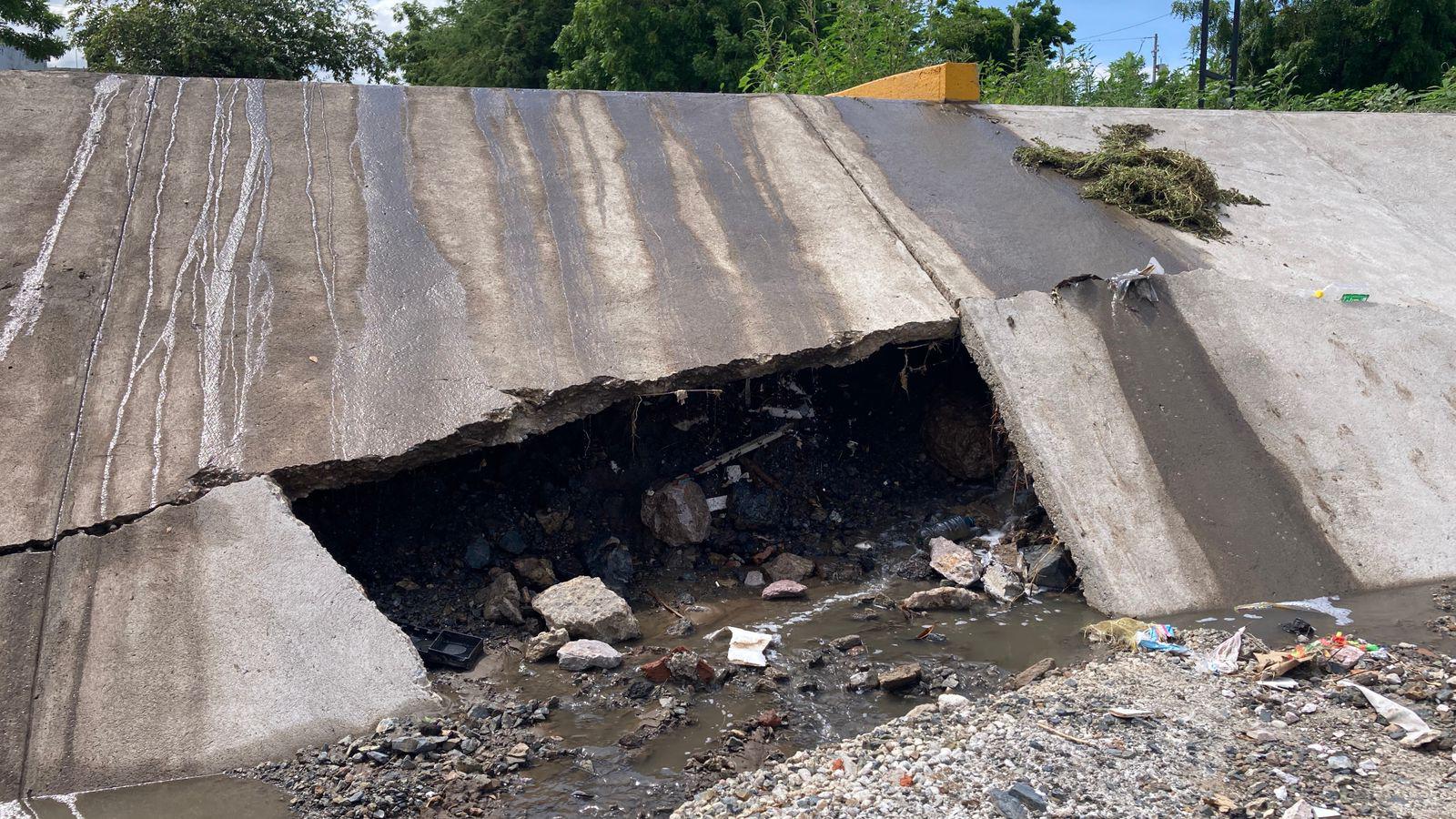 $!Colapsa revestimiento de canal en Mazatlán a dos meses de ser inaugurado