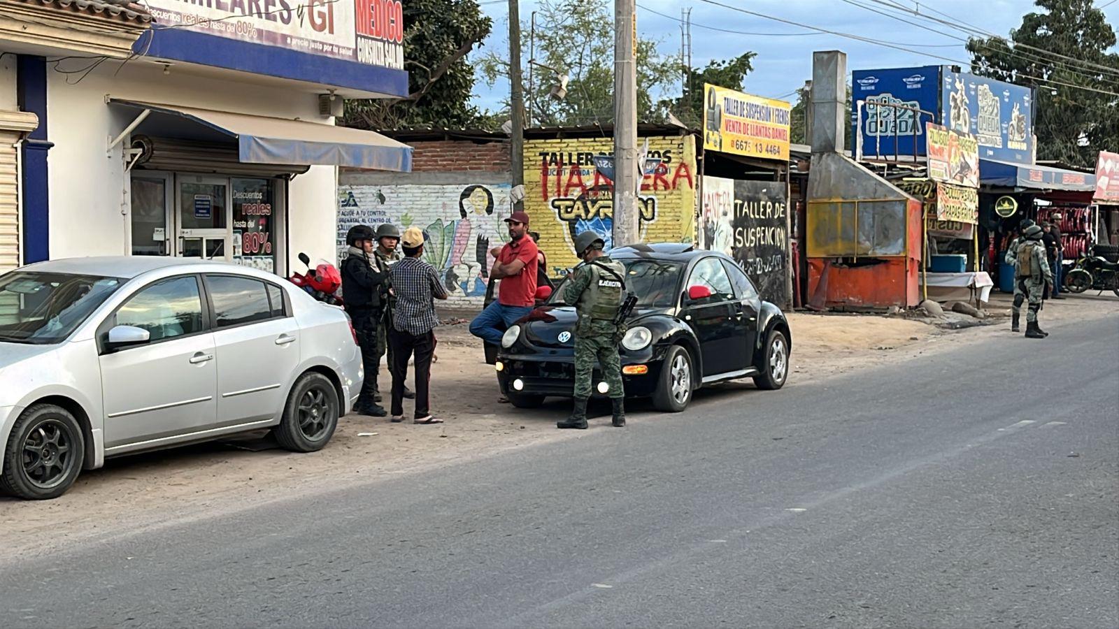 $!Seguridad federal despliega retén en Loma de Rodriguera, Culiacán