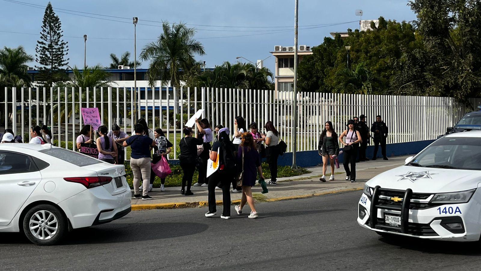 $!Comienzan a llegar colectivos, buscadores de personas desaparecidas y mujeres a la marcha 8M en Mazatlán