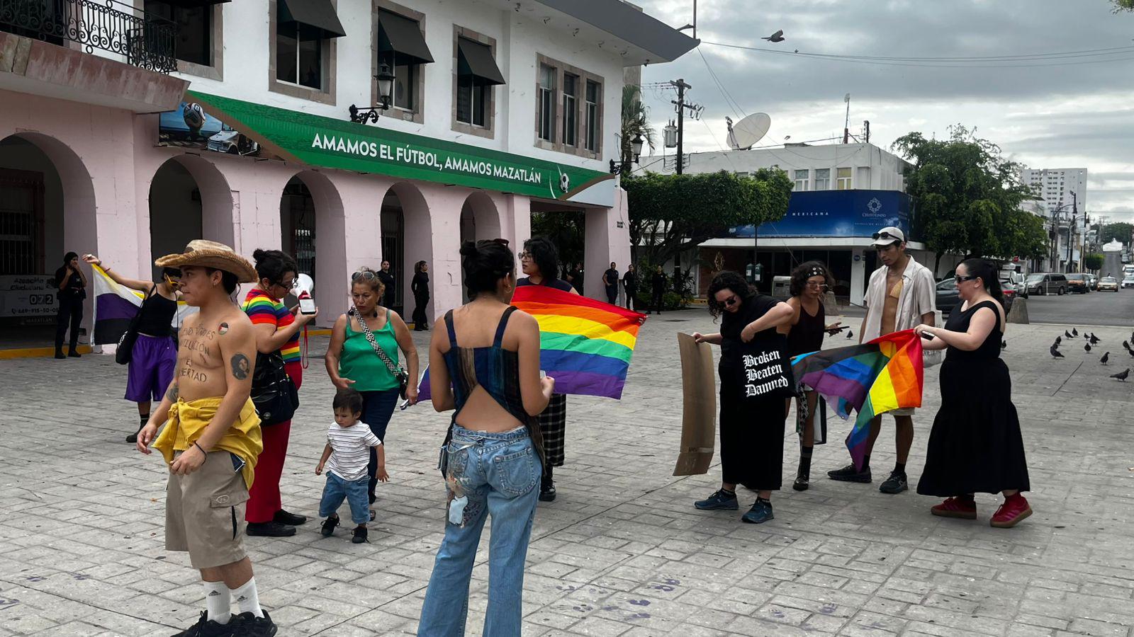$!Con ‘Contramarcha de la Rabia’, distintos colectivos protestan contra la despolitización y comercialización del Pride en Mazatlán