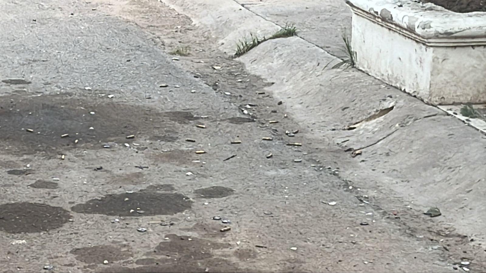 $!Vandalizan y atacan a balazos un domicilio de la colonia Santa Rocío, en Culiacán