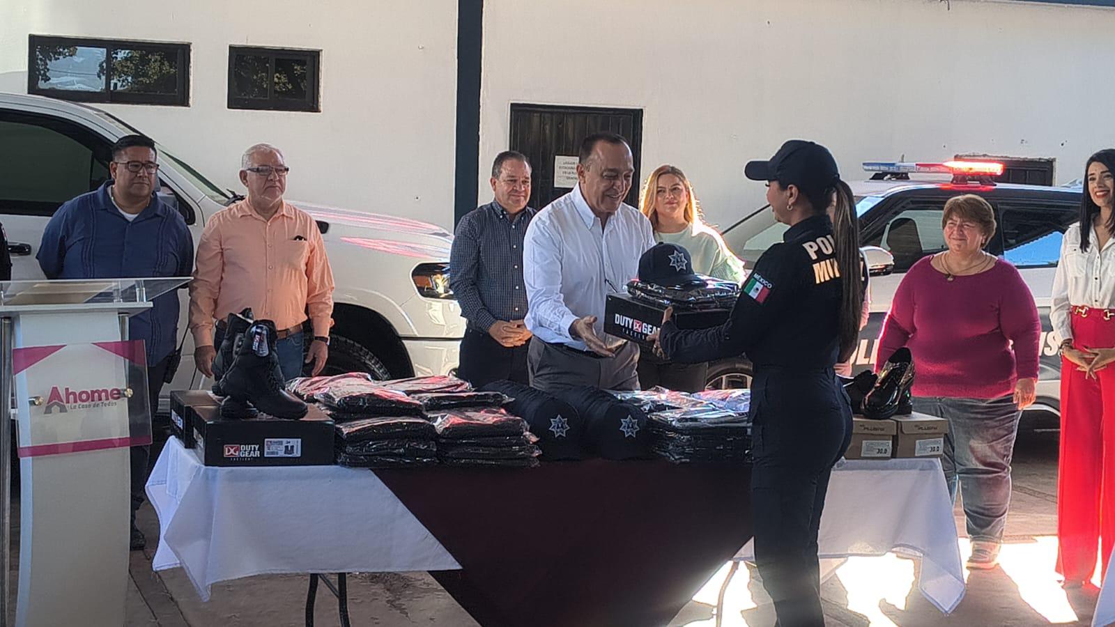 $!Ahome invierte $9 millones en seguridad; adquiere seis nuevas patrullas y suman 34 policías a sus filas