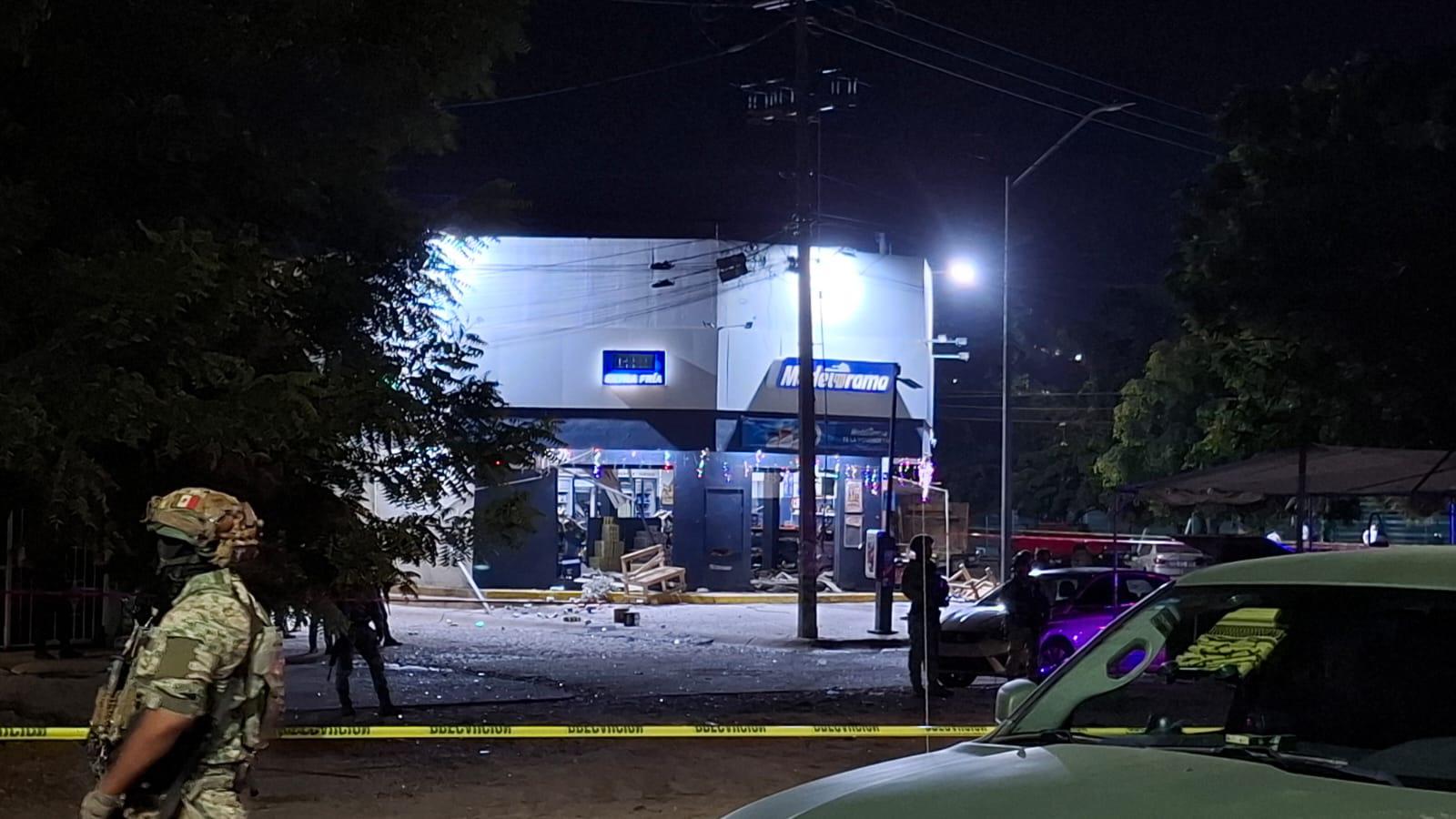 $!Atacan con explosivo a expendio en La Foresta, en Mazatlán; una mujer resulta herida