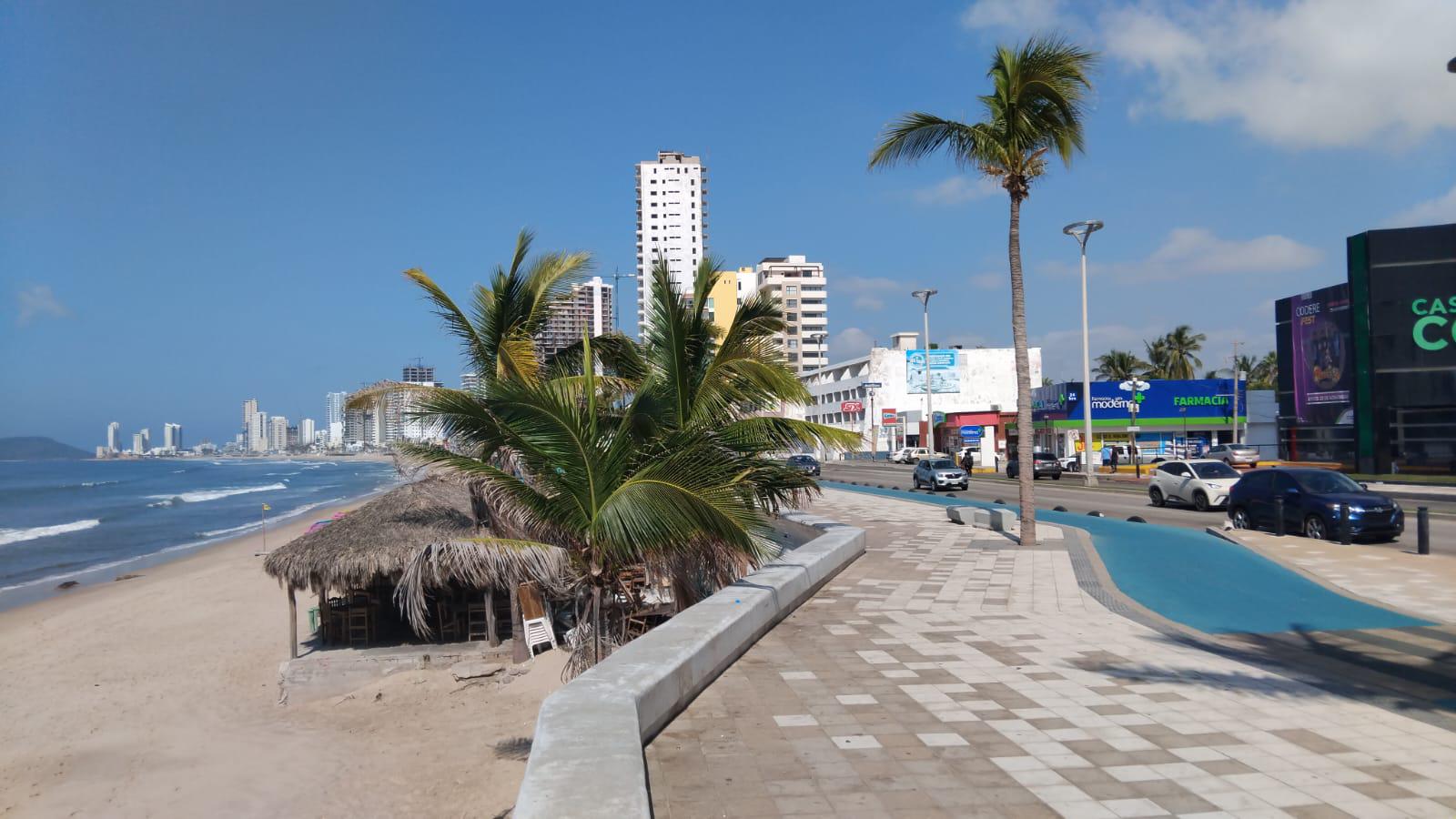 $!Continúan altas temperaturas en Mazatlán; inicia la semana con sensación térmica de 37 grados centígrados
