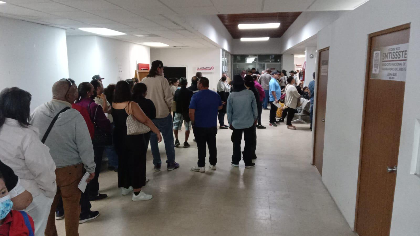$!Exigen trabajadores y derechohabientes destitución de director de Hospital del Issste en Mazatlán