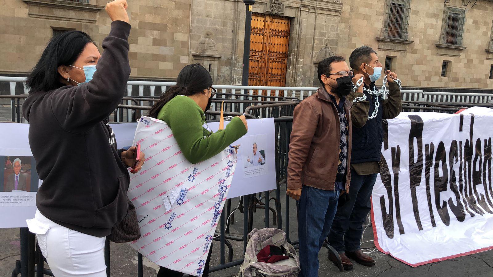 $!Denuncias de cacicazgo en la UAS llegan a las afueras de Palacio Nacional