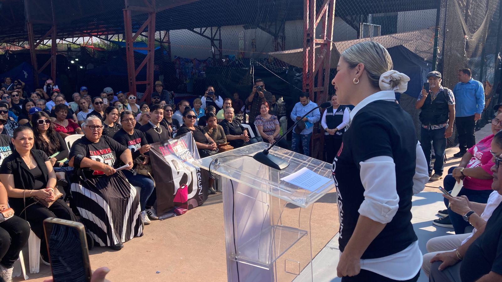 $!Entregan 128 permisos del Programa de Reordenamiento del Tianguis de la Colonia Juárez 2025