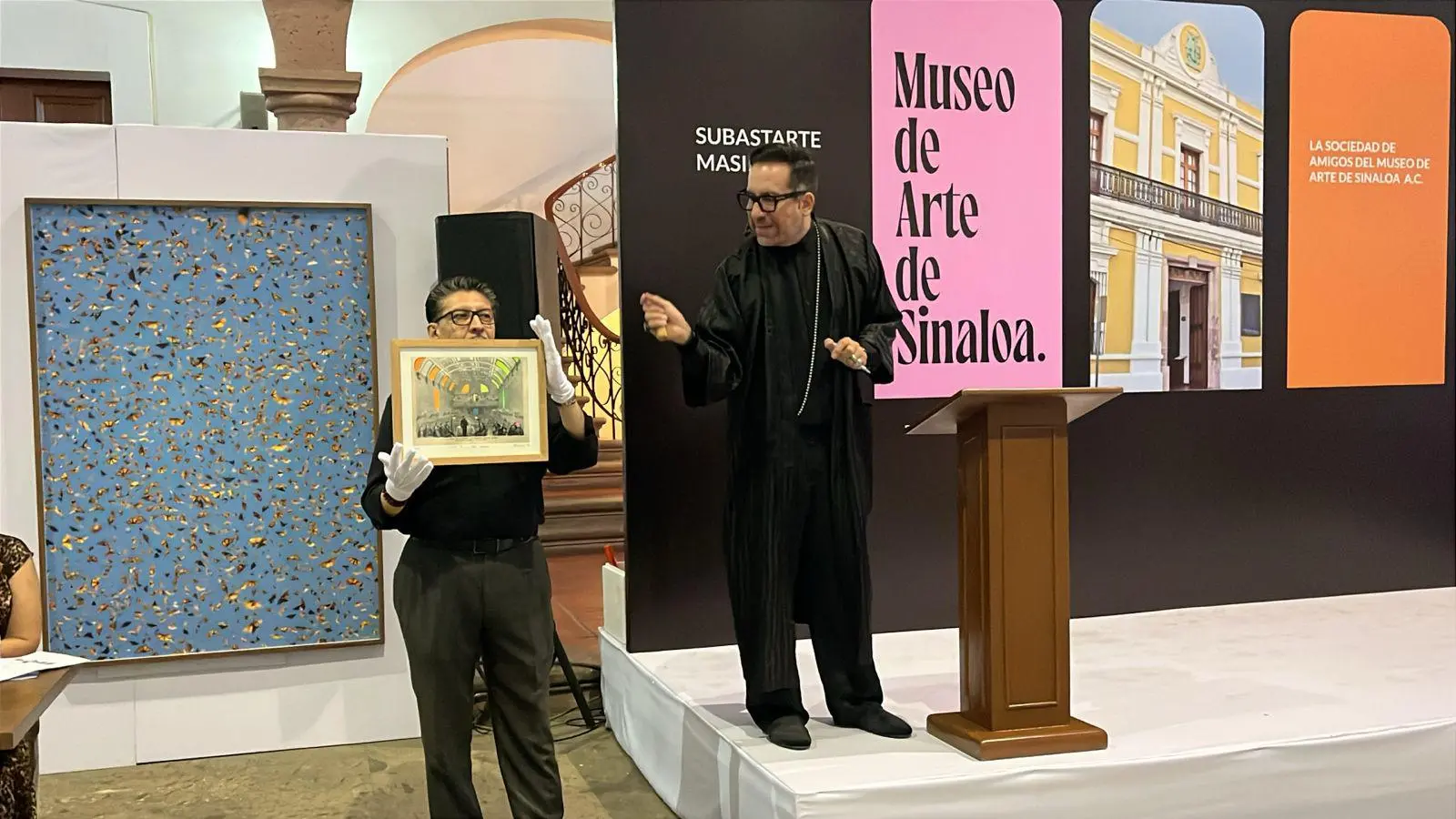 $!Uno a uno de los lotes fue presentado por Memo Martínez, el “Rey de las Subastas”.