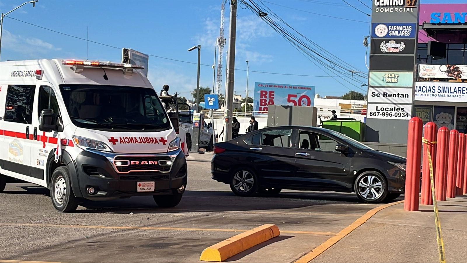 $!Asesinan a balazos a dos elementos de la Policía Municipal en el Parque 87, en Culiacán