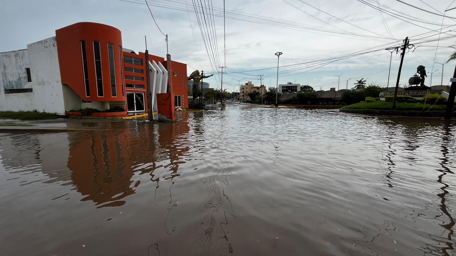 $!Lluvias vuelven a rebasar infraestructura pluvial dejando inundaciones y afectaciones en distintas zonas de Mazatlán