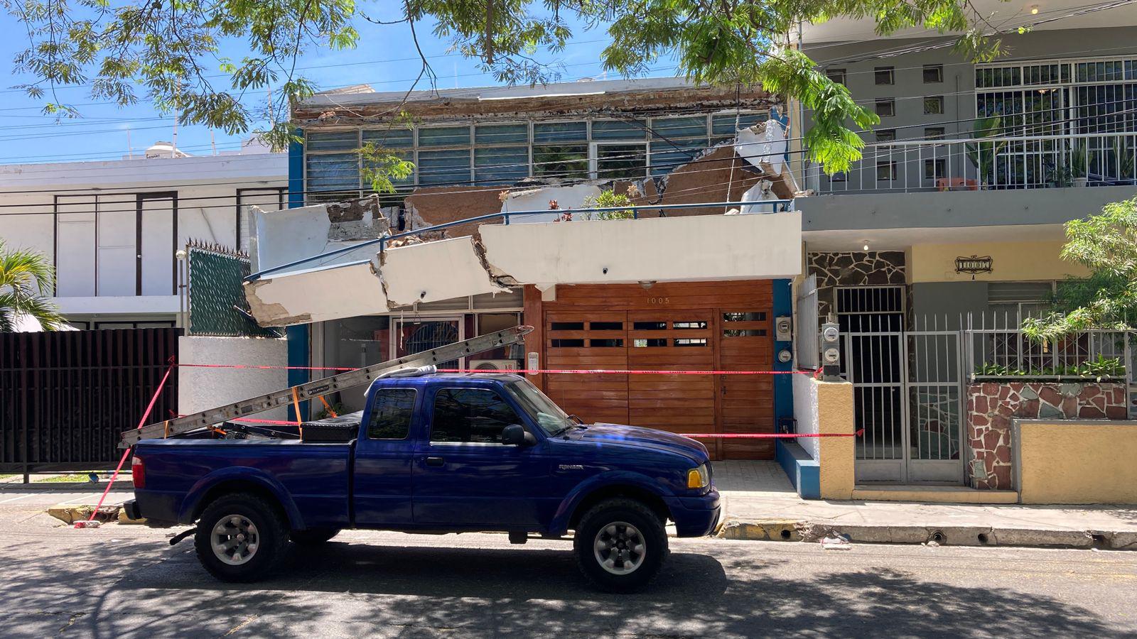 $!Marquesinas viejas y en mal estado invaden las calles del Centro de Mazatlán