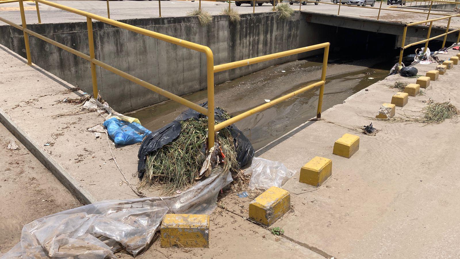 $!Queda basura estancada en el canal de Avenida los Venados tras lluvias en Mazatlán