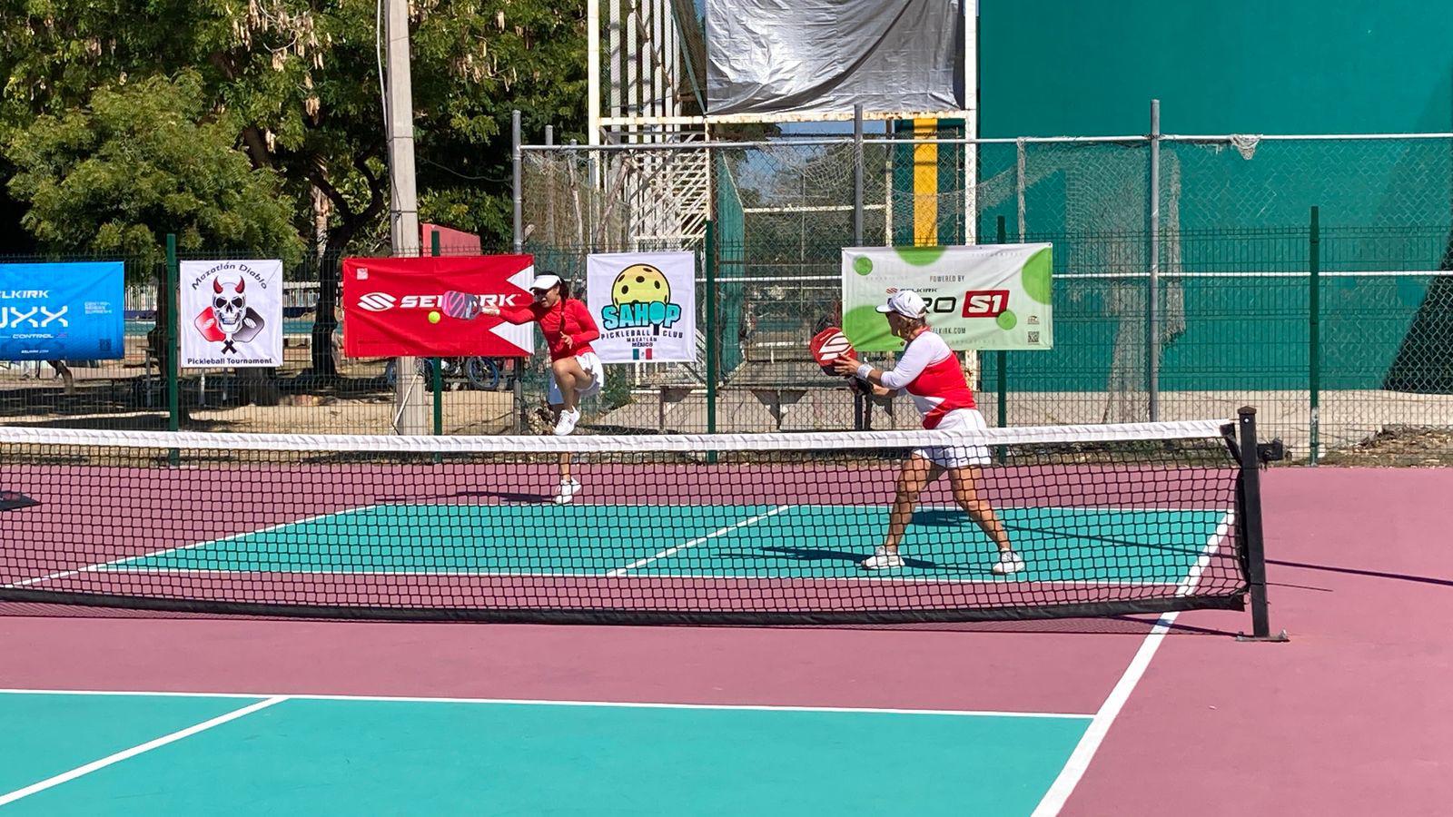 $!Duplas extranjeras marcan diferencia en Torneo Pickleball, en Mazatlán