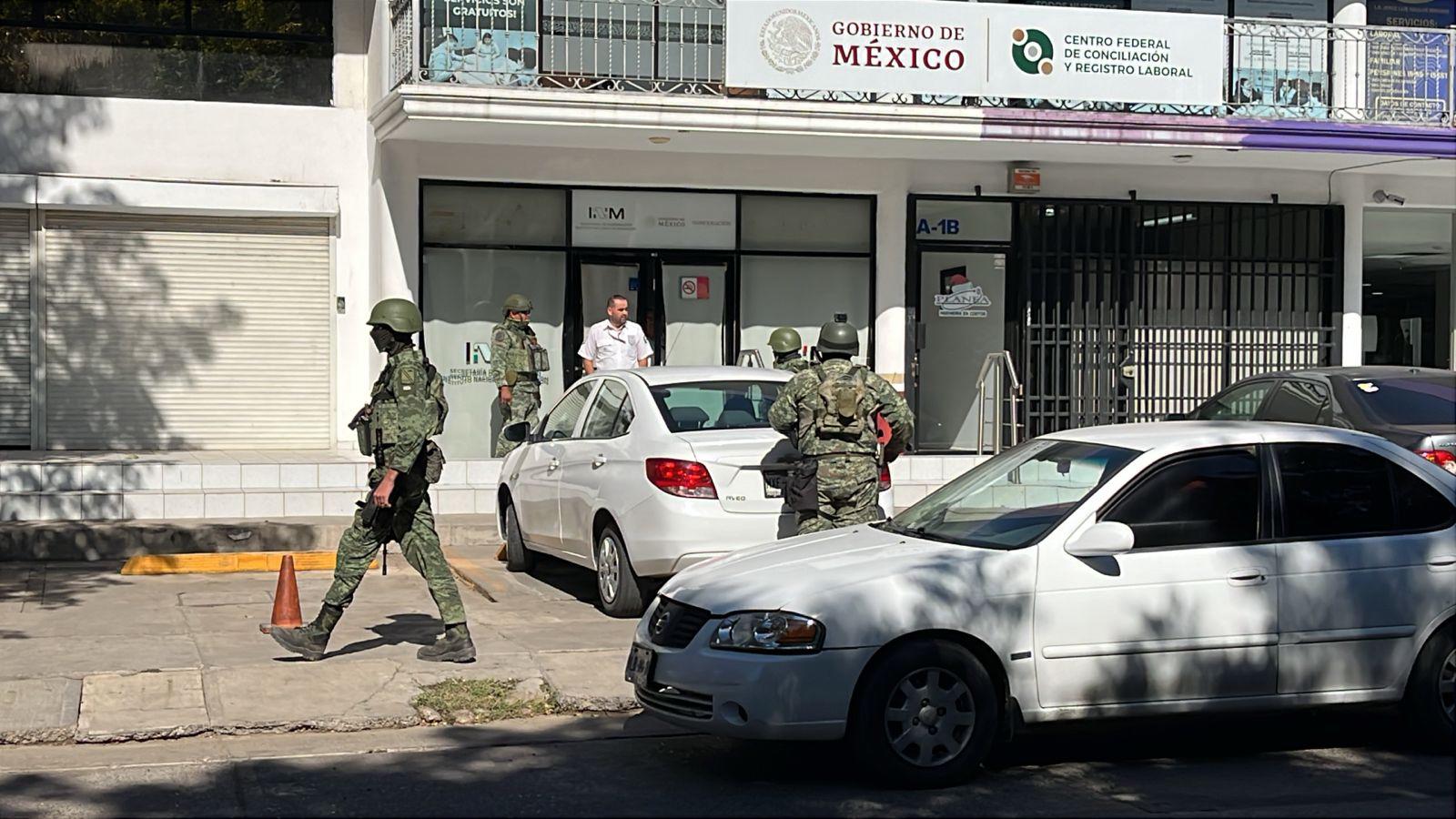 $!Intentan despojar de un vehículo a migrante; lo dejan con heridas en la cabeza