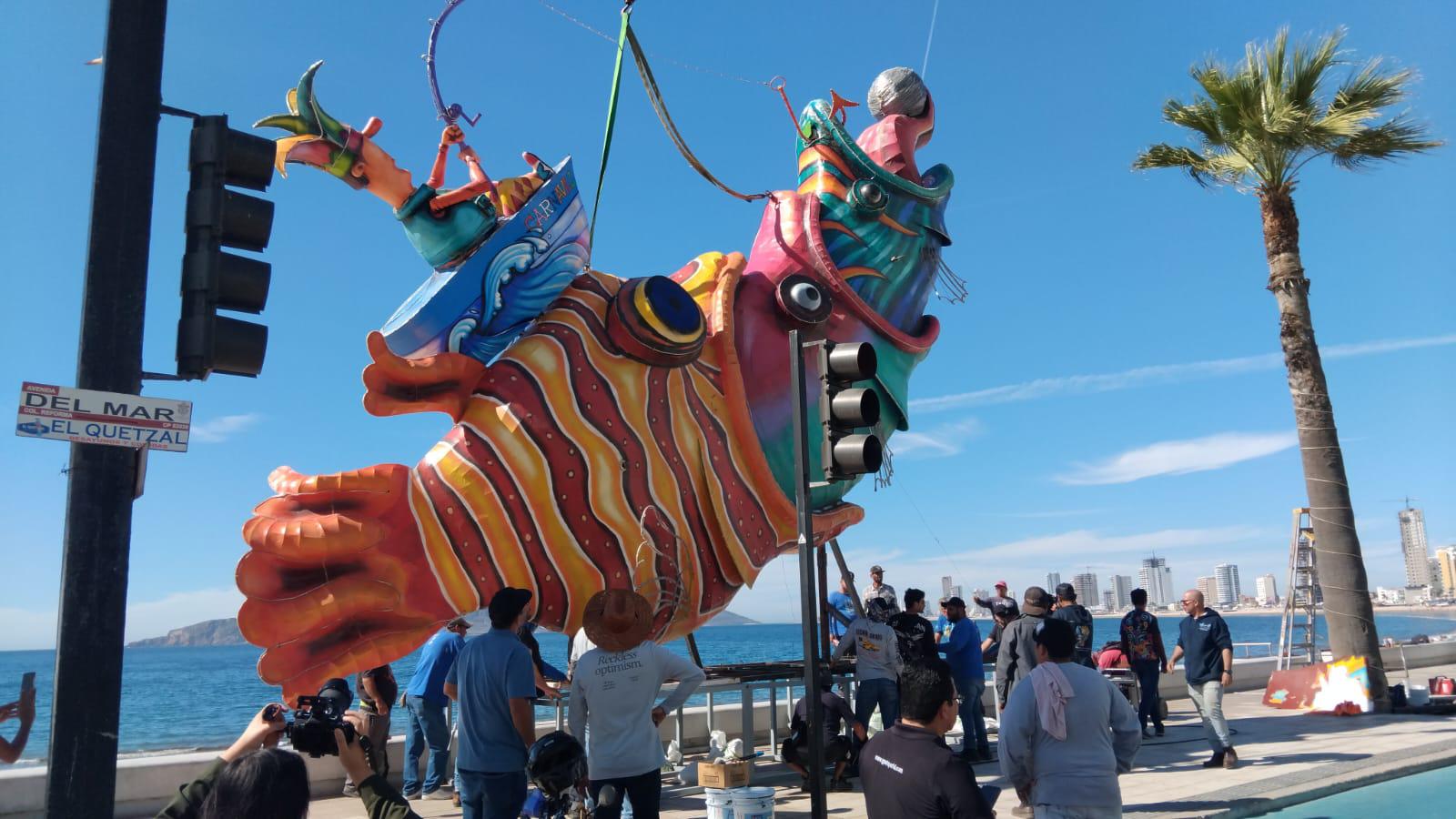 $!Con su llegada al malecón, los monigotes ‘anuncian’ que el Carnaval está cerca
