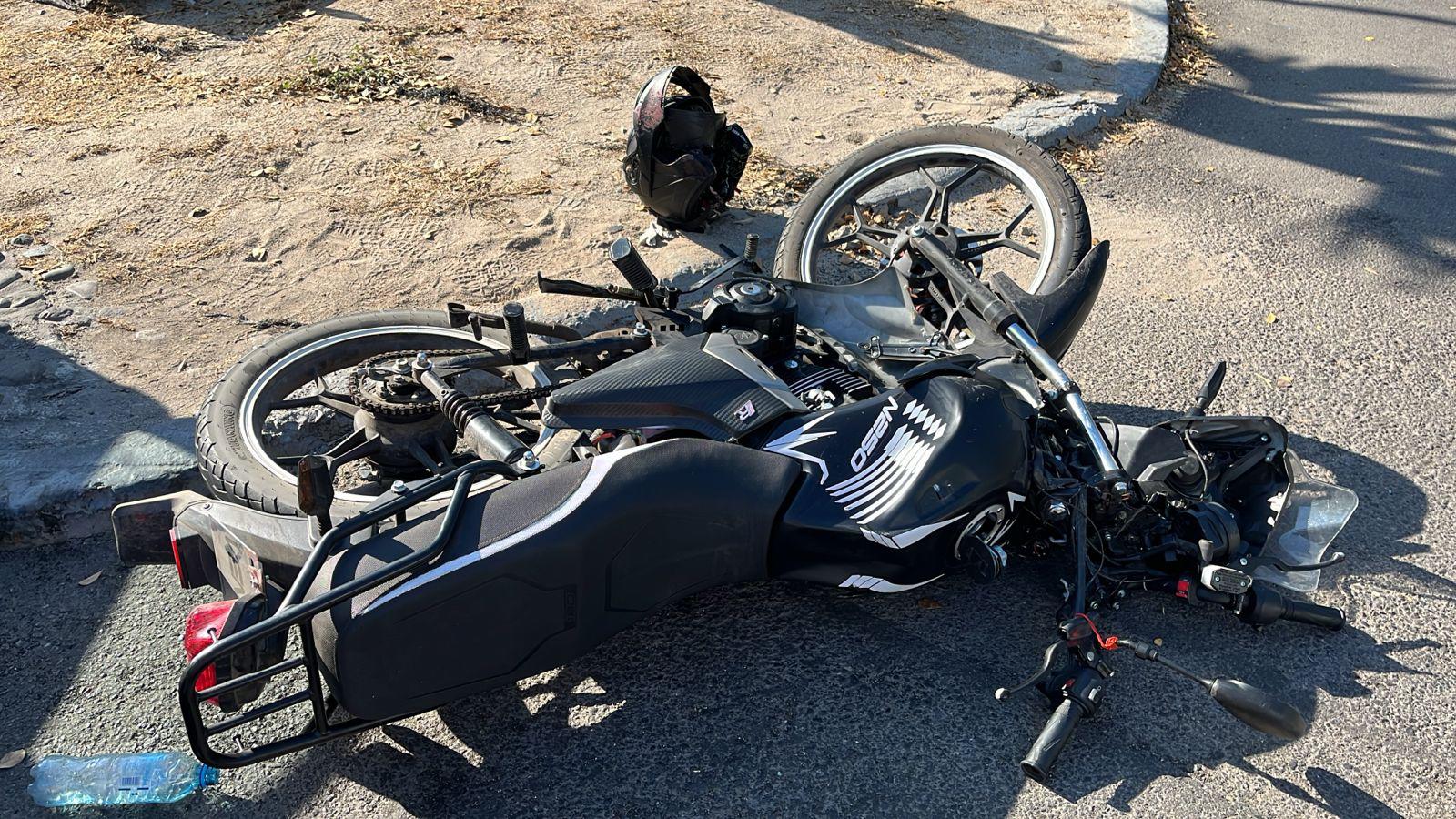 $!Motociclista es ingresado al hospital tras accidente en el Malecón Viejo, en Culiacán