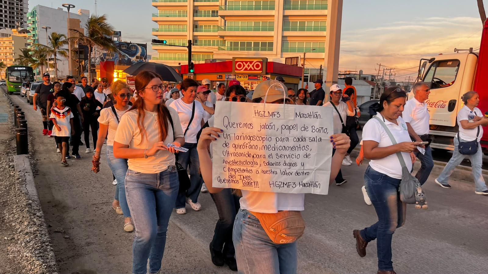 $!Se suman trabajadores del IMSS en Mazatlán a protesta nacional por mejoras laborales