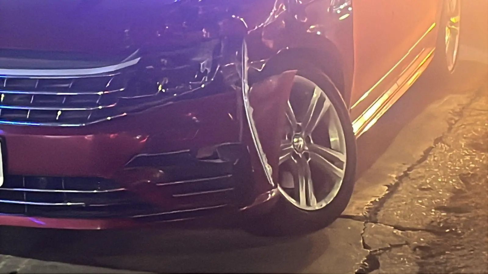 $!Mujer resulta herida tras chocar contra patrulla del Ejército en Culiacán