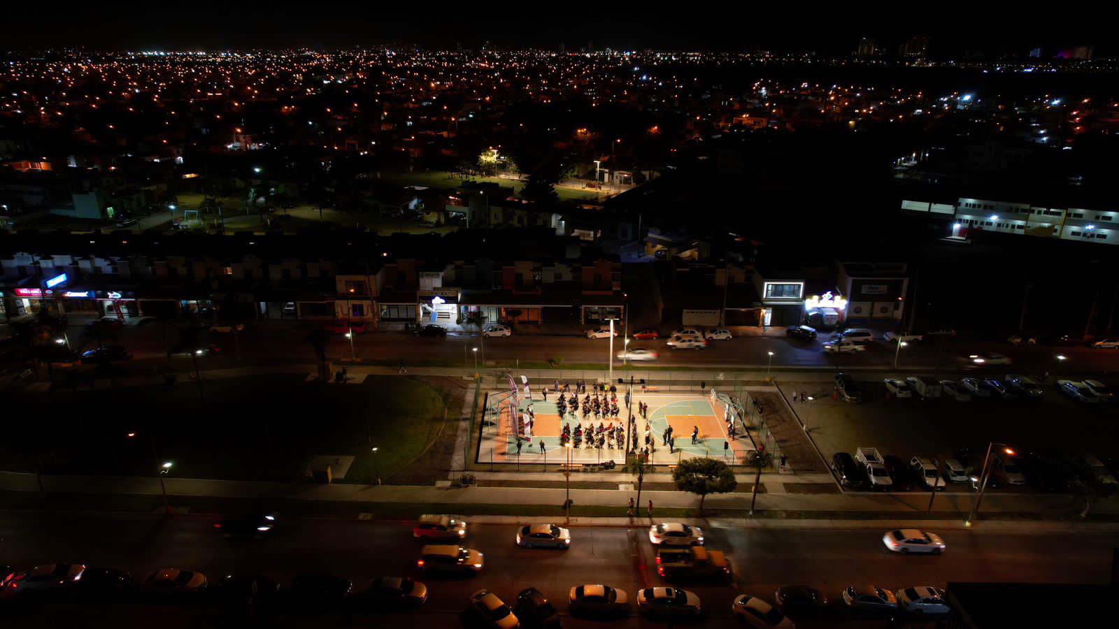 $!Estrena iluminación led cancha de basquetbol del Parque Lineal Óscar Pérez Escobosa