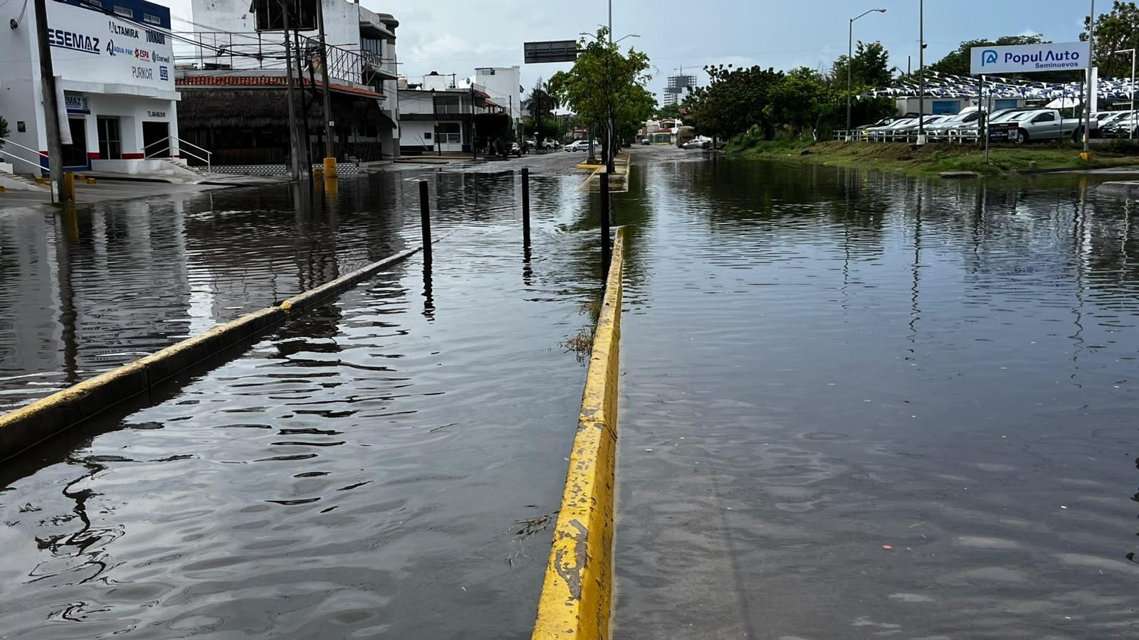 $!Lluvias vuelven a rebasar infraestructura pluvial dejando inundaciones y afectaciones en distintas zonas de Mazatlán