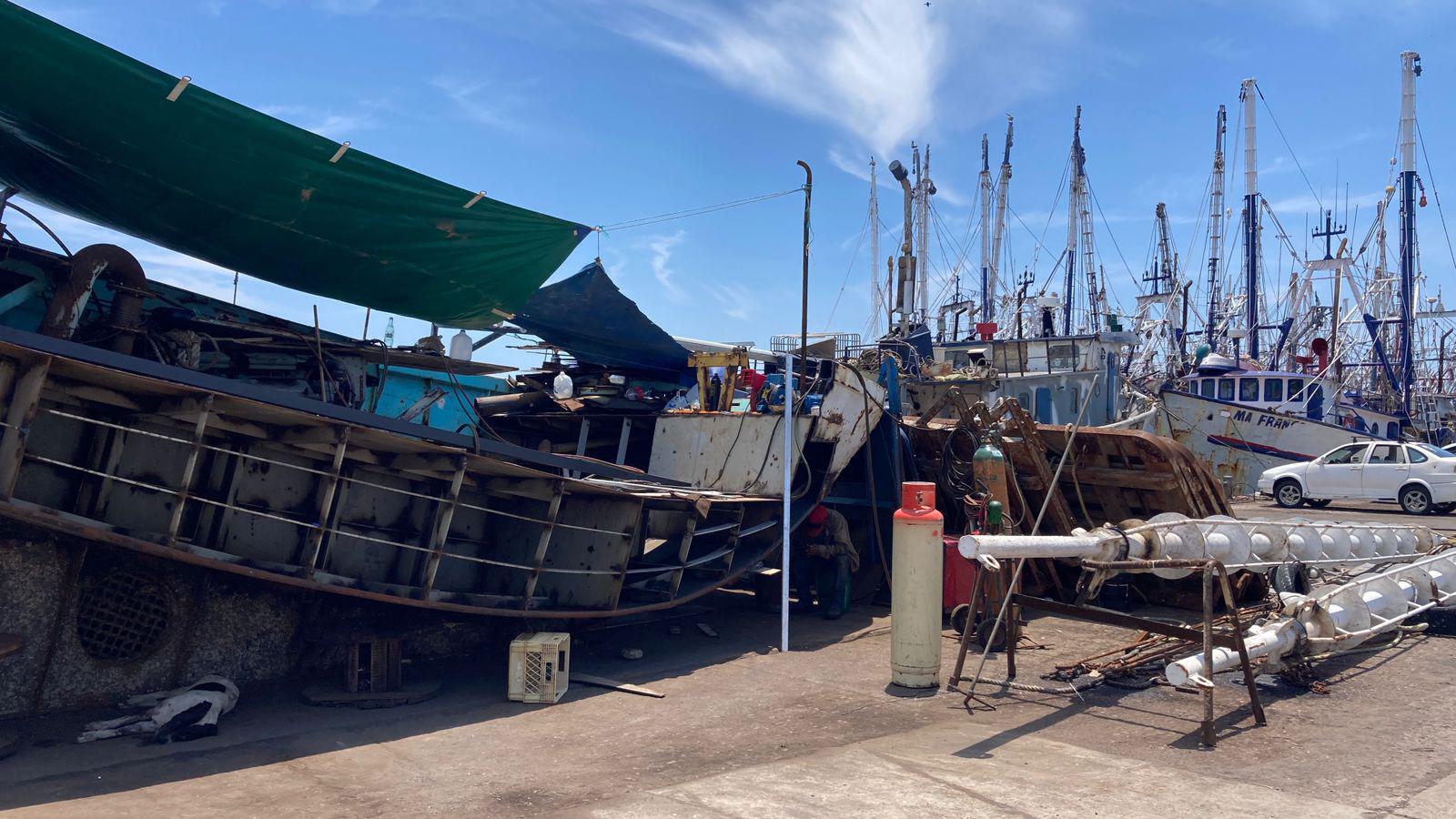 $!Trabajos de reparaciones en barcos del muelle del Parque Bonfil, podría provocar accidentes: Capitán de Puerto