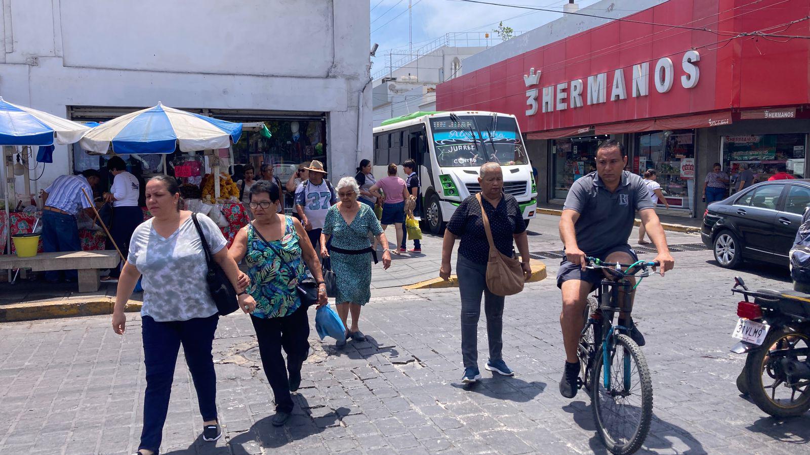 $!Bajas ventas previas al Día del Padre en el Centro de Mazatlán; comerciantes esperan reacción de último momento