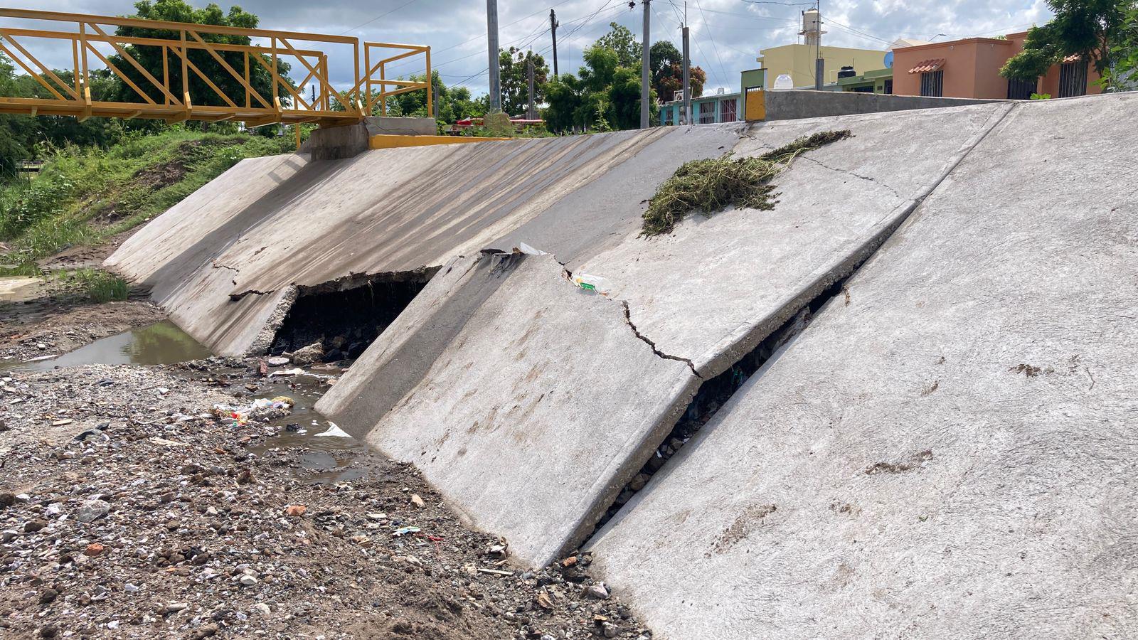 $!Colapsa revestimiento de canal en Mazatlán a dos meses de ser inaugurado