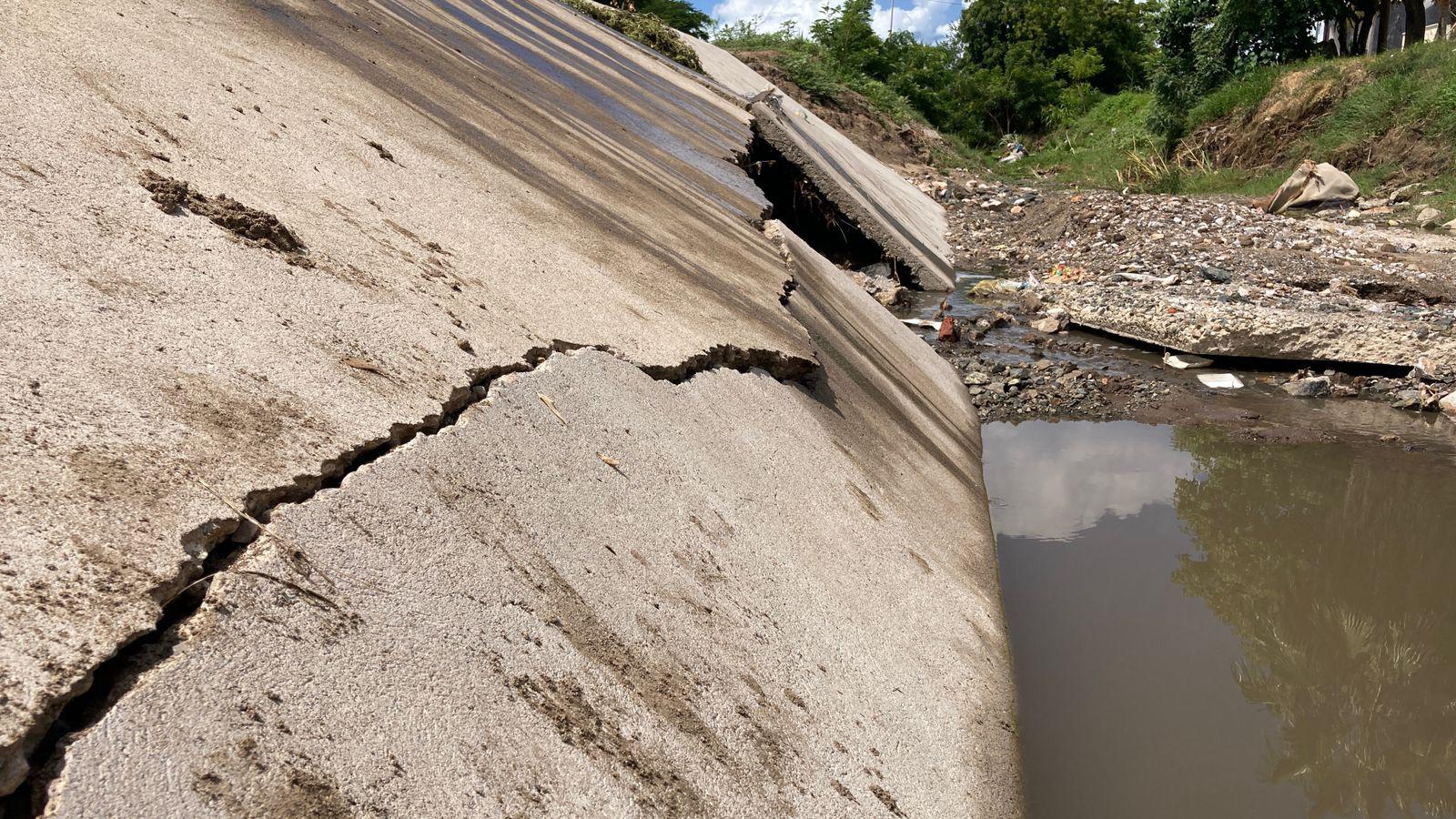 $!Colapsa revestimiento de canal en Mazatlán a dos meses de ser inaugurado