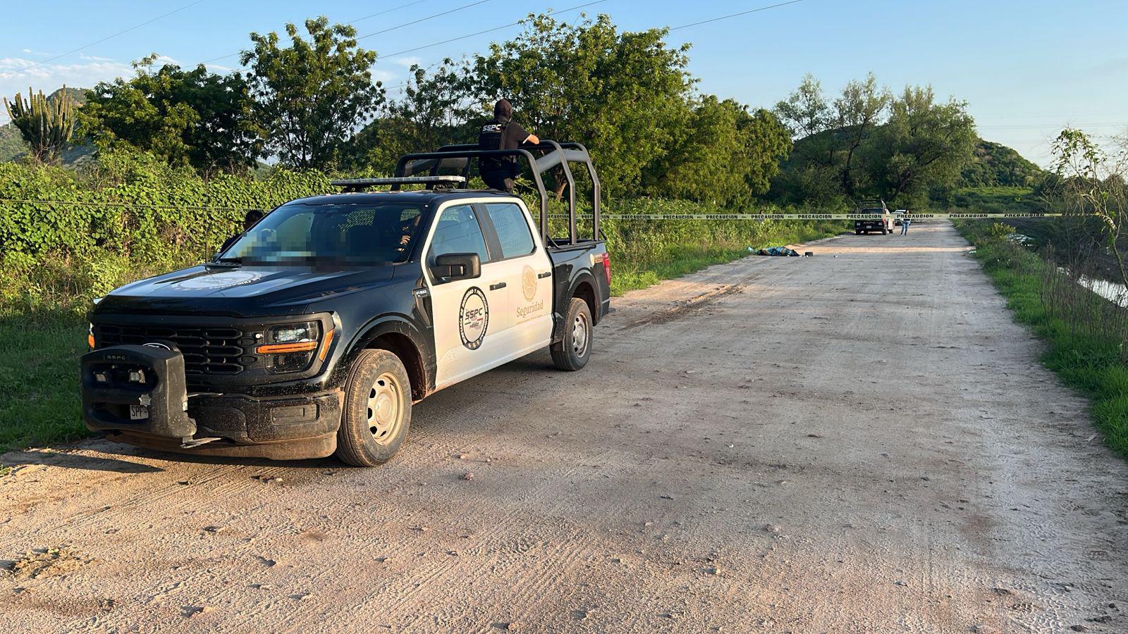 $!Localizan un hombre asesinado y envuelto en cobijas en el poblado La Palmita y Anexos, en Culiacán