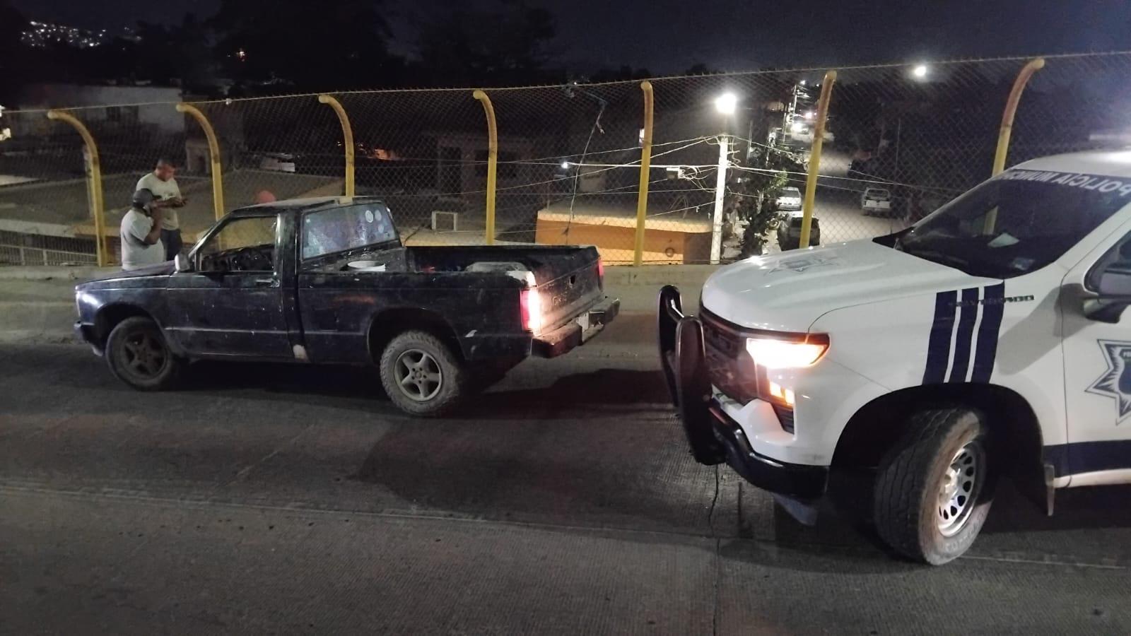 $!En Mazatlán, mujer resulta herida por bala perdida cuando viajaba en una camioneta
